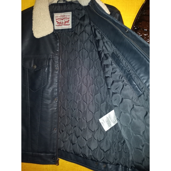 LEVI'S MEN FAUX LEATHER TRUCKER JACKET - Picture 9 of 10